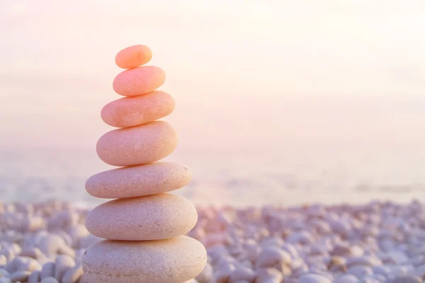 Pyramid of rounded pebble stones — Stock Photo, Image