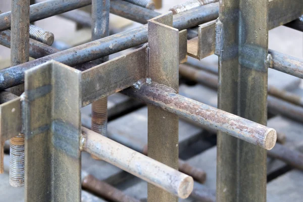 Grijze roestige metalen fittingen — Stockfoto