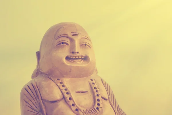 Estátua de Buda no fundo amarelo — Fotografia de Stock