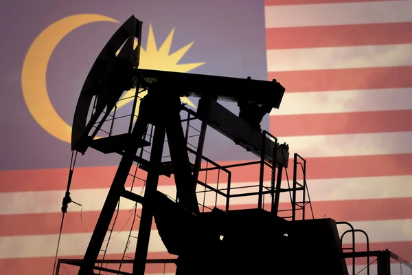 Pompa olio con bandiera della Malesia — Foto Stock