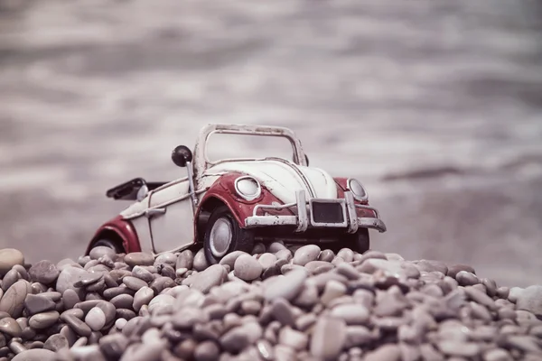 Coche de juguete rojo y blanco — Foto de Stock