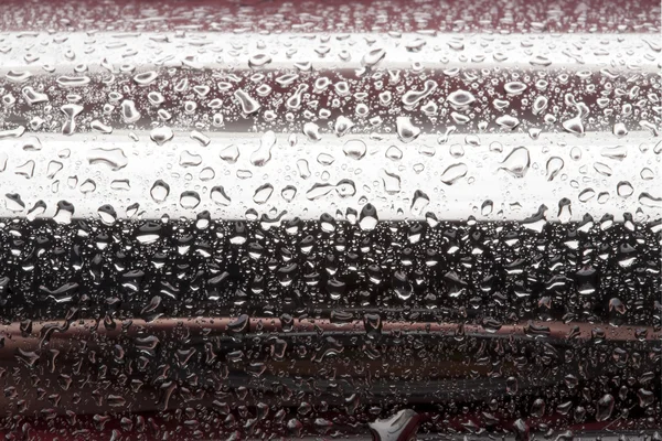 Gotas de agua en la superficie de metal pulido — Foto de Stock