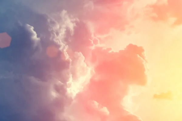 Sunny skyscape with picturesque clouds — Stock Photo, Image