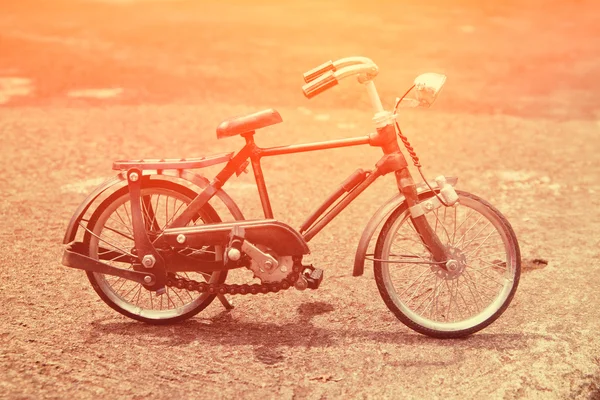 Modelo hecho a mano de bicicleta retro de juguete — Foto de Stock