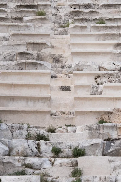 Antik, hırpalanmış ve yıpranmış bir merdiven — Stok fotoğraf