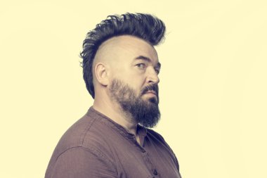 Adam mohawk saç ve sakal