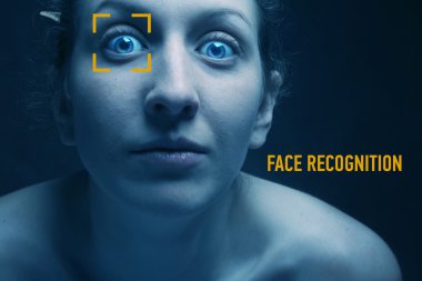 Biyometrik doğrulama işaretleri ile genç wooman