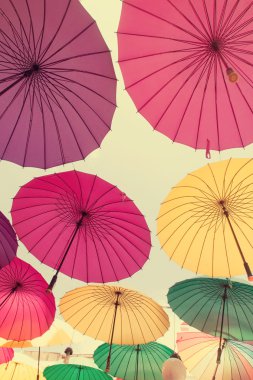 Renkli çeşitli şemsiye