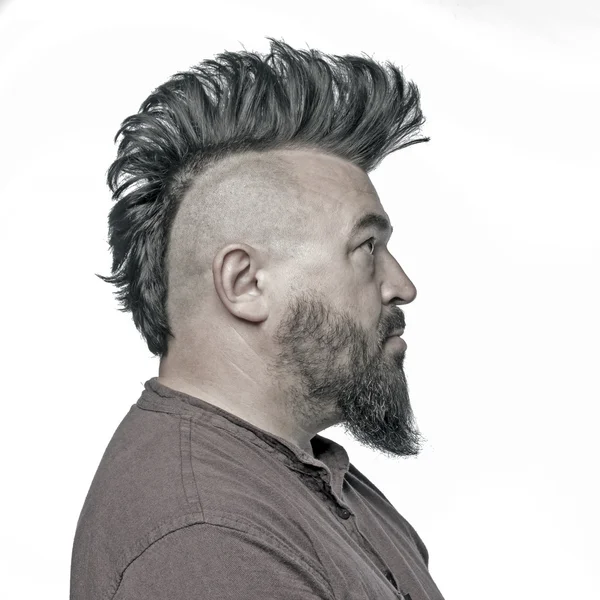 Férfi frizura mohawk és szakáll — Stock Fotó