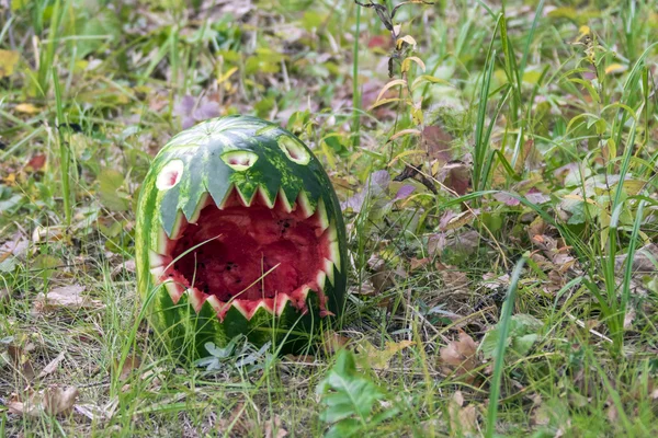 Watermeloen met gek masker — Stockfoto