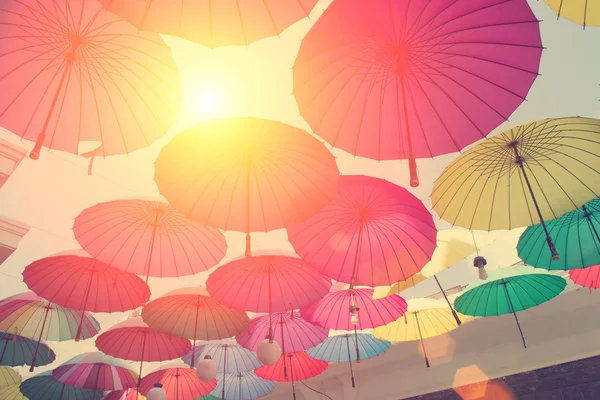 Kleurrijke verscheidenheid paraplu 's — Stockfoto