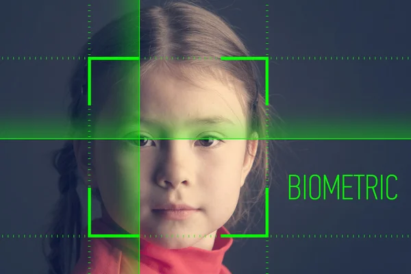 Biyometrik doğrulama işaretleri ile küçük kız