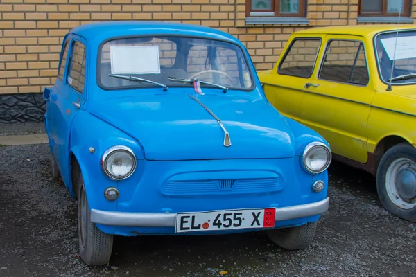 Exposição de velhos carros soviéticos — Fotografia de Stock