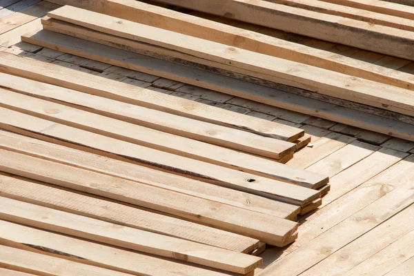 Tableros de madera recortados largos — Foto de Stock
