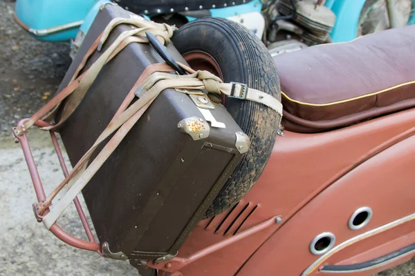 Régi bőrönd motorkerékpár — Stock Fotó
