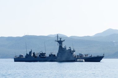 savaş gemisi ayakta su