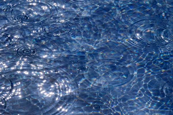 Cerchi su acqua trasparente — Foto Stock