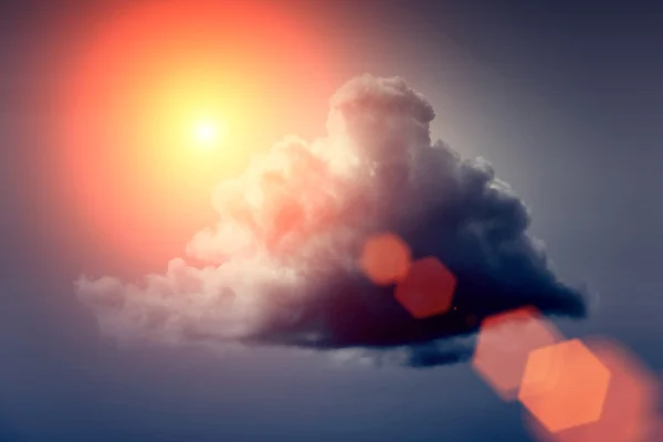 Gökyüzünde yalnız bulut — Stok fotoğraf