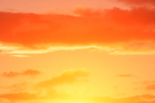 Himmel in den Strahlen der Sonne — Stockfoto