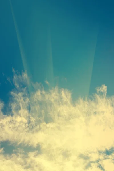 Cielo soleado con nubes —  Fotos de Stock