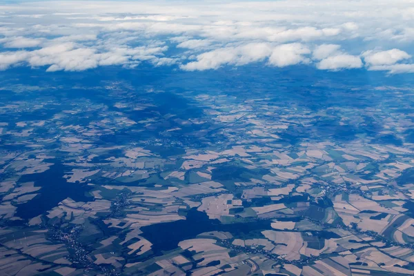 Vista aerea del terreno con campi — Foto Stock