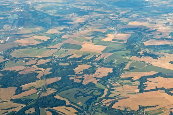 Luchtfoto van het land met de afwikkeling — Stockfoto