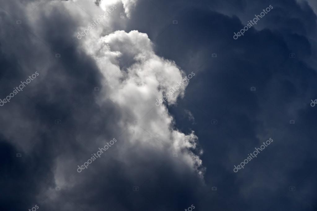 どんよりした曇り空 ストック写真 C Watman