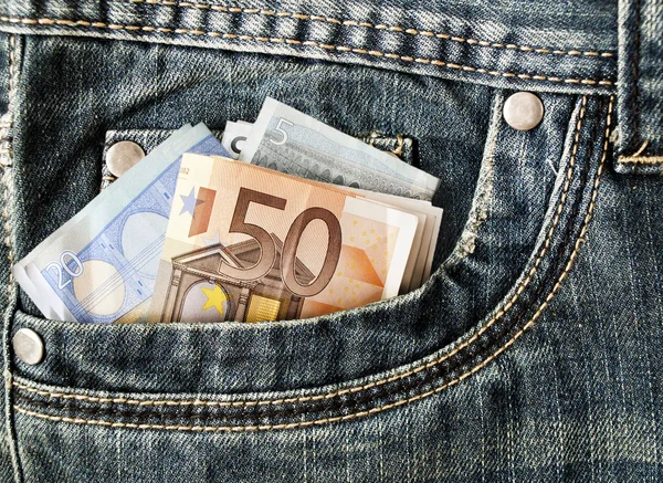 Banknoty w kieszeni, euro w dżinsach. — Zdjęcie stockowe