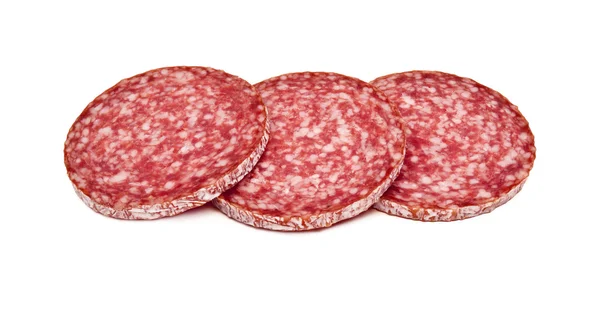 Segmenten van salami, geïsoleerd op een witte achtergrond. — Stockfoto