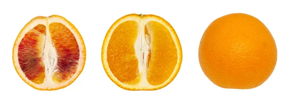 Изолированные апельсиновые фрукты и ломтики — стоковое фото
