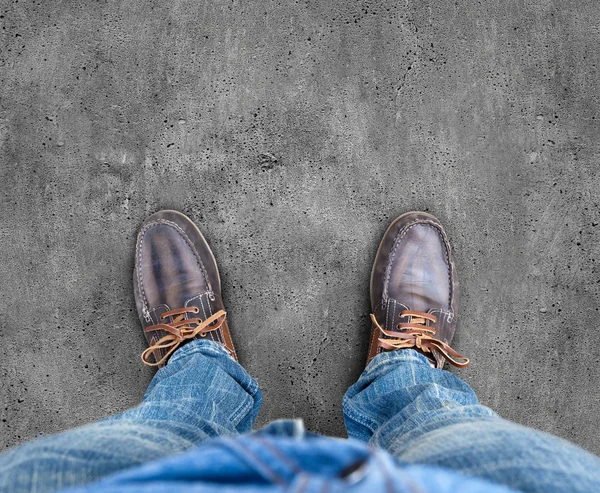 Yellow boots on the road — Stock Photo, Image