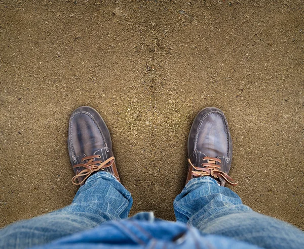 Gelbe Stiefel unterwegs — Stockfoto