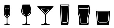 Bar menüsü için çeşitli şekillerde siyah bardak siluetleri. Alkollü ve alkolsüz içecekler için cam eşyalar sunan minimalist vektör çizimi.