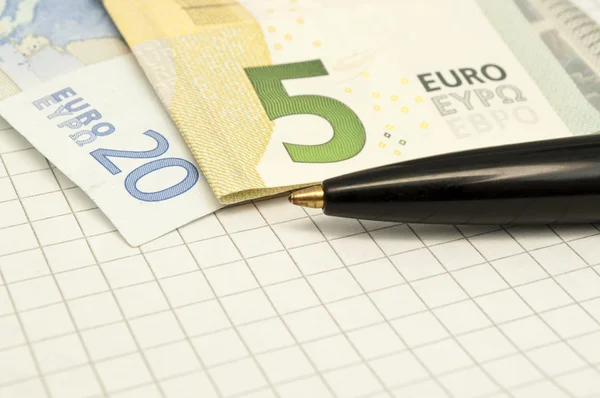 Penna e banconote in euro — Foto Stock