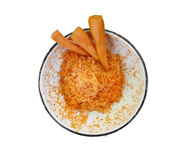 Tabakta rendelenmiş havuç.