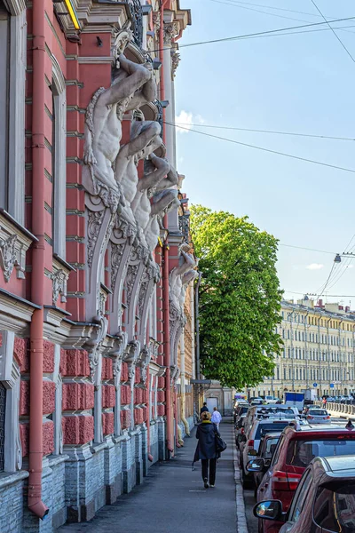 Petrohrad Rusko 2019 Atlanťané Beloselského Bělozerského Paláce Nábřeží Řeky Fontanky — Stock fotografie