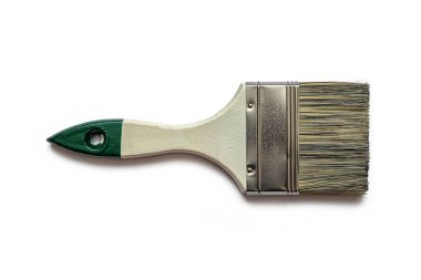 Gri tüylü fırça ve beyaz ve yeşil ahşap saplı, boyama işi için, beyaz arka planda izole edilmiş