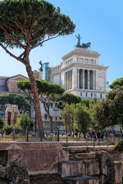 Roma, İtalya, 25.08.2017. Vittoriano 'nun manzarası. Birleşik İtalya' nın ilk kralı Victor Emmanuel 'in anısına dikilen anıt. Roma' nın Venedik meydanında, Capitoline tepesinin yamacında yer alıyor.