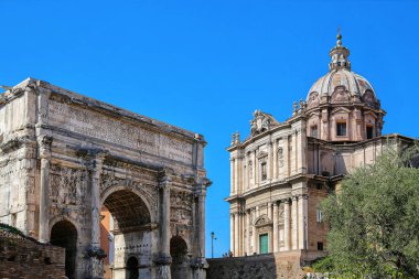 Roma, İtalya, 08.25.2017. Aziz Luke ve Martina Kilisesi, Septimius Severus 'un Zafer Takı Roma forumunda