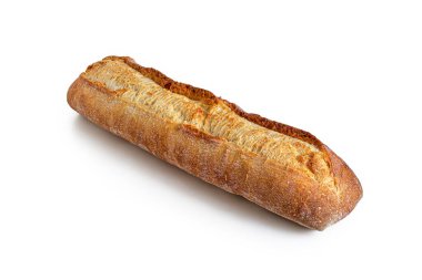 Beyaz arka planda izole edilmiş taze altın kabuklu taze buğday unlu baget ekmeği.