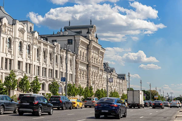 Moscú Rusia 2021 Museo Politécnico Renovado Nueva Plaza Moscú Tráfico —  Fotos de Stock