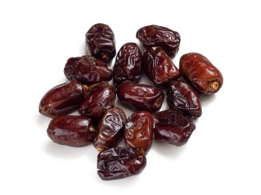 Birbirine girmiş kat kat tomurcukları olan kurumuş hurma ağaçları, salkımları bulunan hurma ağaçları yetiştirdik;