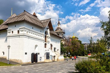 Moskova, Rusya, 06.15.2021. Moskova 'daki İngiliz ticaret şirketinin ikametgahı ve elçilik görevleri sırasında İngiliz Büyükelçiliği Binası. XV-XVII yüzyılların sivil mimari anıtı