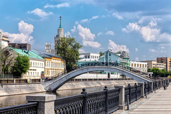 Moscow Russia 2021 Arched Sadovnichesky Bridge Pedestrian Bridge Drainage Canal — Stock Photo, Image