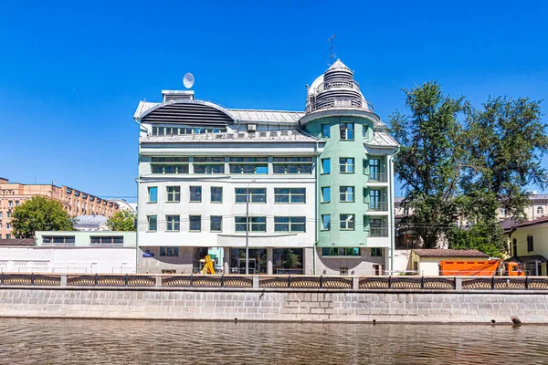 2021年6月15日 俄罗斯莫斯科 现代莫斯科建筑 莫斯科Sadovnicheskaya堤岸上的葡萄牙保险公司办公大楼 — 图库照片