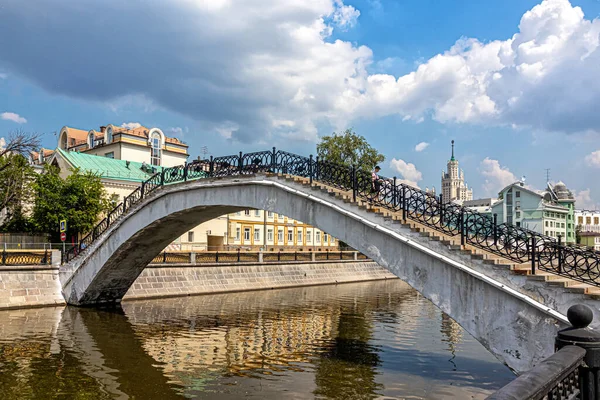 Moscow Russia 2021 Sadovnichesky Bridge Pedestrian Bridge Drainage Canal Sadovnicheskaya — Stock Photo, Image
