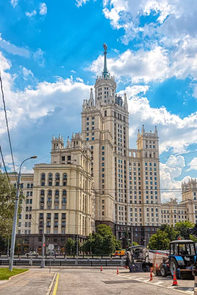 Moskova Rusya 2021 Kotelnicheskaya Embankment Taki Gökdelen Stalinist Mparatorluk Tarzında — Stok fotoğraf