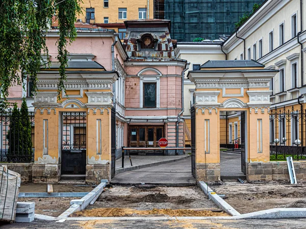 俄罗斯莫斯科 2021年6月29日 Ikonnikov Avayevs的城市地产 莫斯科文化遗产的一个对象正面临着毁灭的威胁 — 图库照片