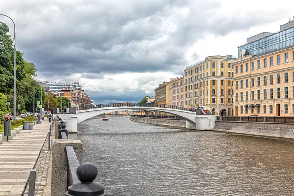Zverevbron Välvd Gångbro Över Vodootvodnykanalen Distriktet Zamoskvorechye Centrala Moskva — Stockfoto