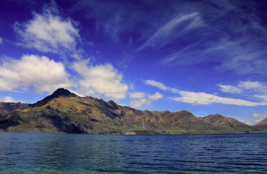 Dağlarda yaz gününde